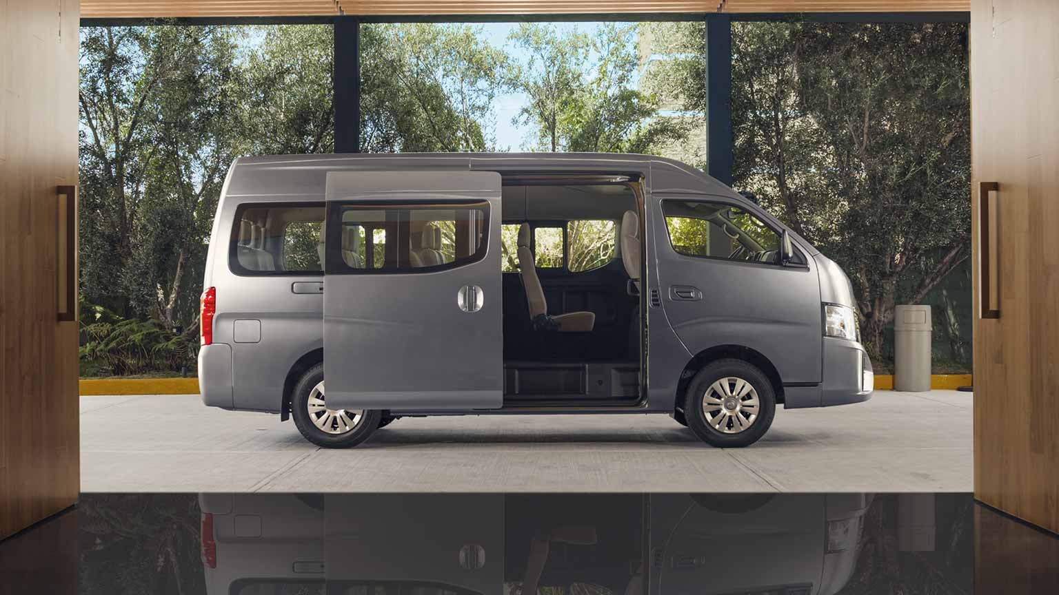 Nissan NV350 Exterior3